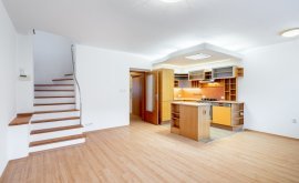 Dvoupodlažní byt, 4+kk, 5. NP, 121.0 m<sup>2</sup>